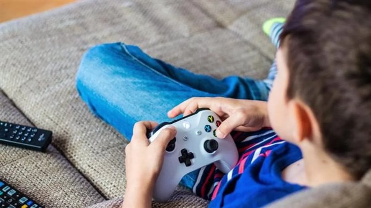 بسبب حظر روبلوكس.. ملف إدمان الألعاب الإلكترونية يثير تساؤلات أولياء الأمور في مصر